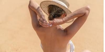 le bronzage topless