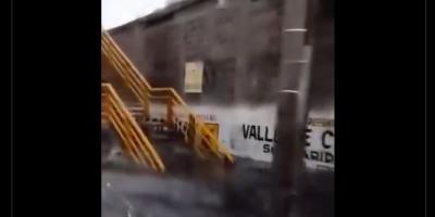 una avenida inundada en Valle de Chalco