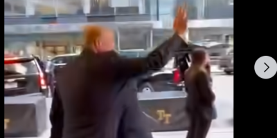  Donald Trump Waving To Nobody