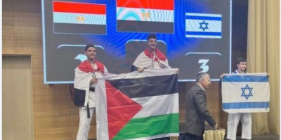 Egyptian athletes holding Palestinian