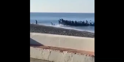 boats with illegal immigrants arriving in Britain