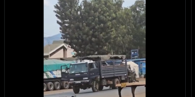 protesters pelting soldiers