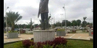 una estatua de Hugo Chávez