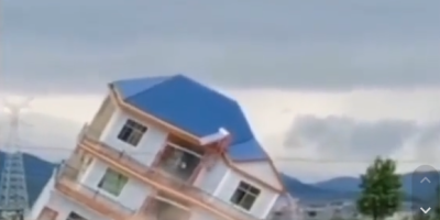  collapsing house in China