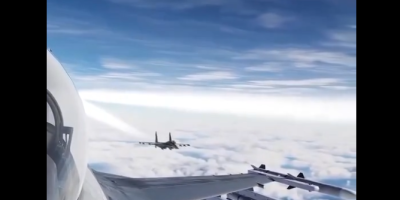 Russian jet flying past US aircraft